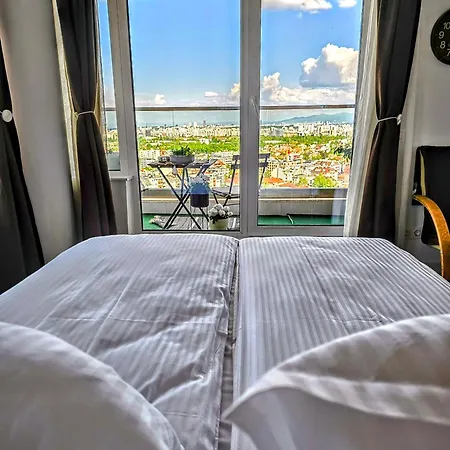 View - By Metro, Kids Room, Huge Terrace, 2 Garages, Ps5, Playground, Bbq, 24h Security アパート ソフィア